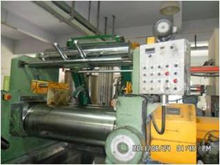 Mixing mill